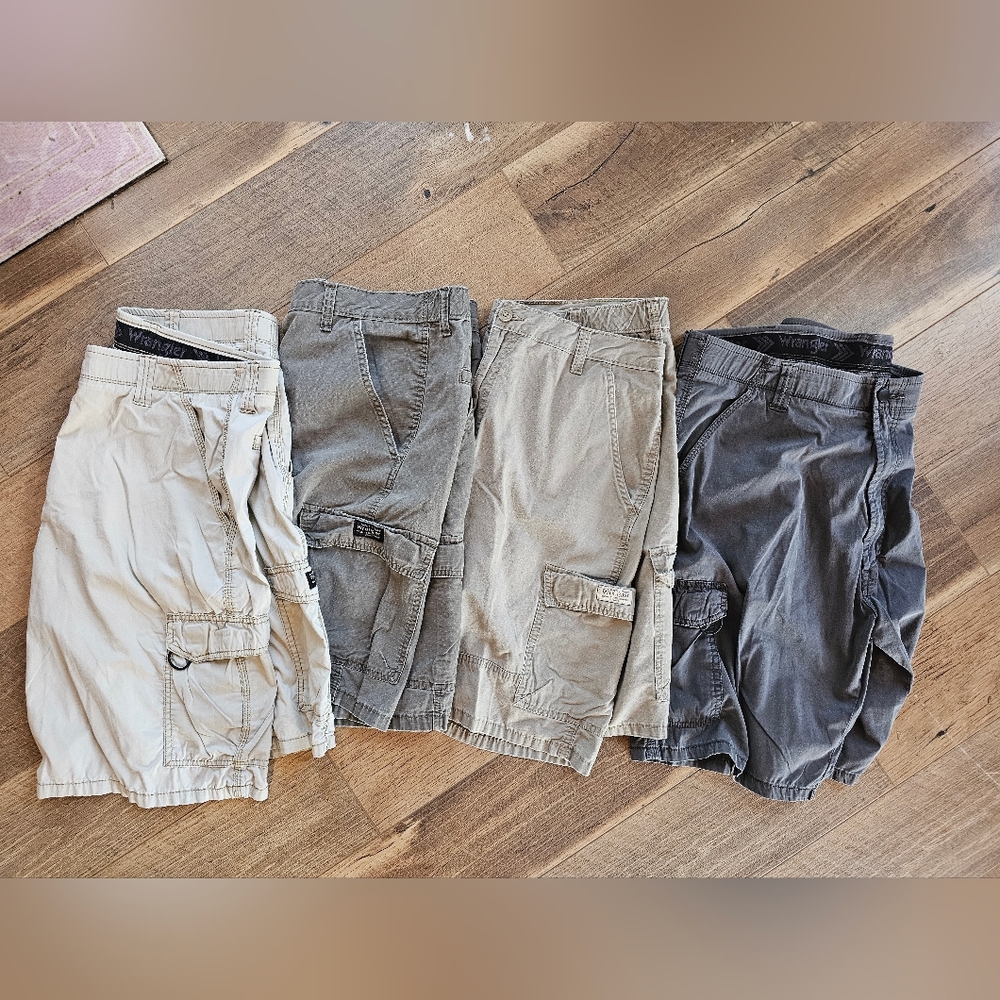 Wrangler Lot Of Mens 36 Cargo Shorts , Beige White Black Grey